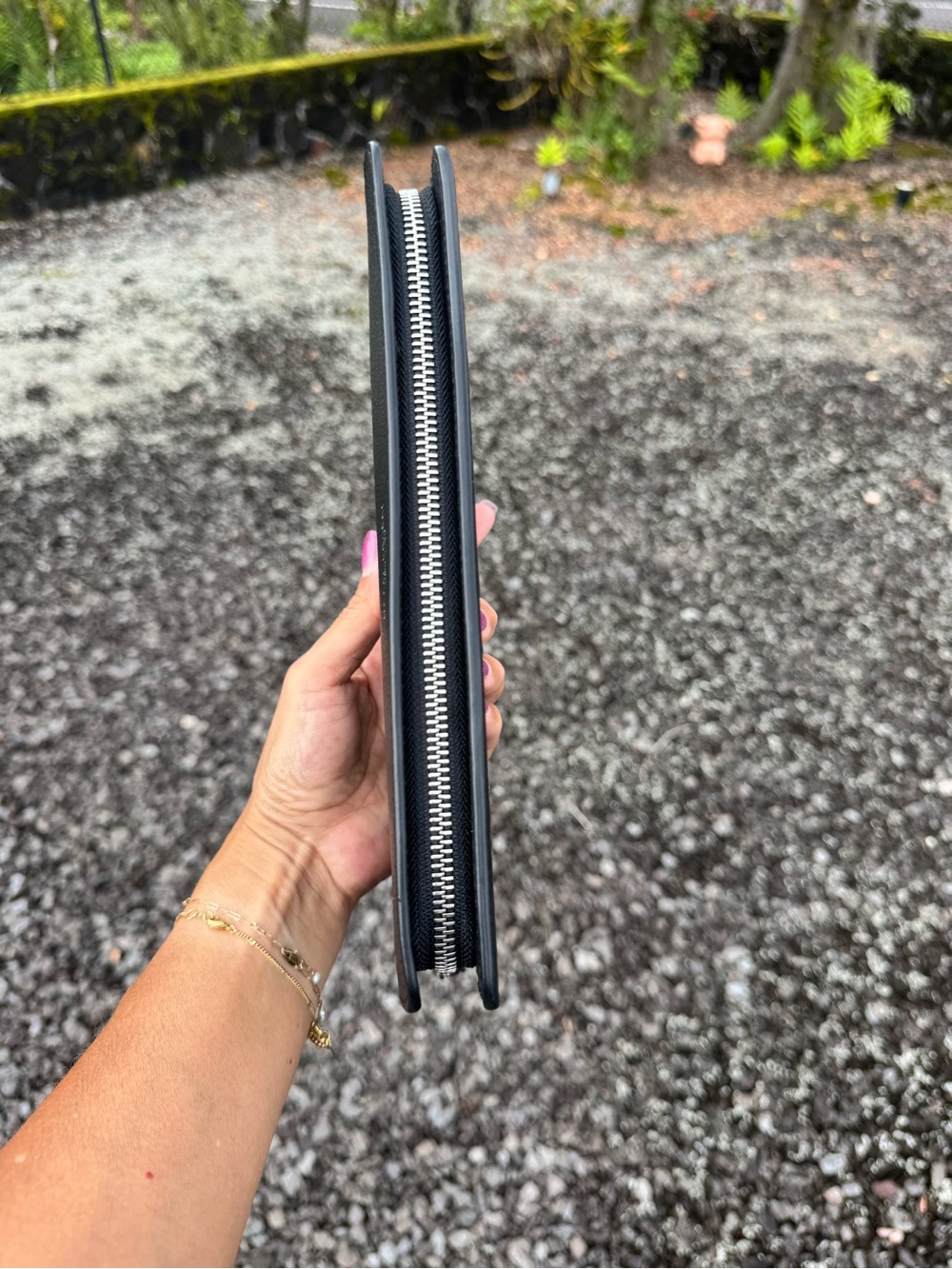Henri Bendel Black Leather Zip Around Wallet Wristlet Clutch $198 Retail - Picture 15 of 15